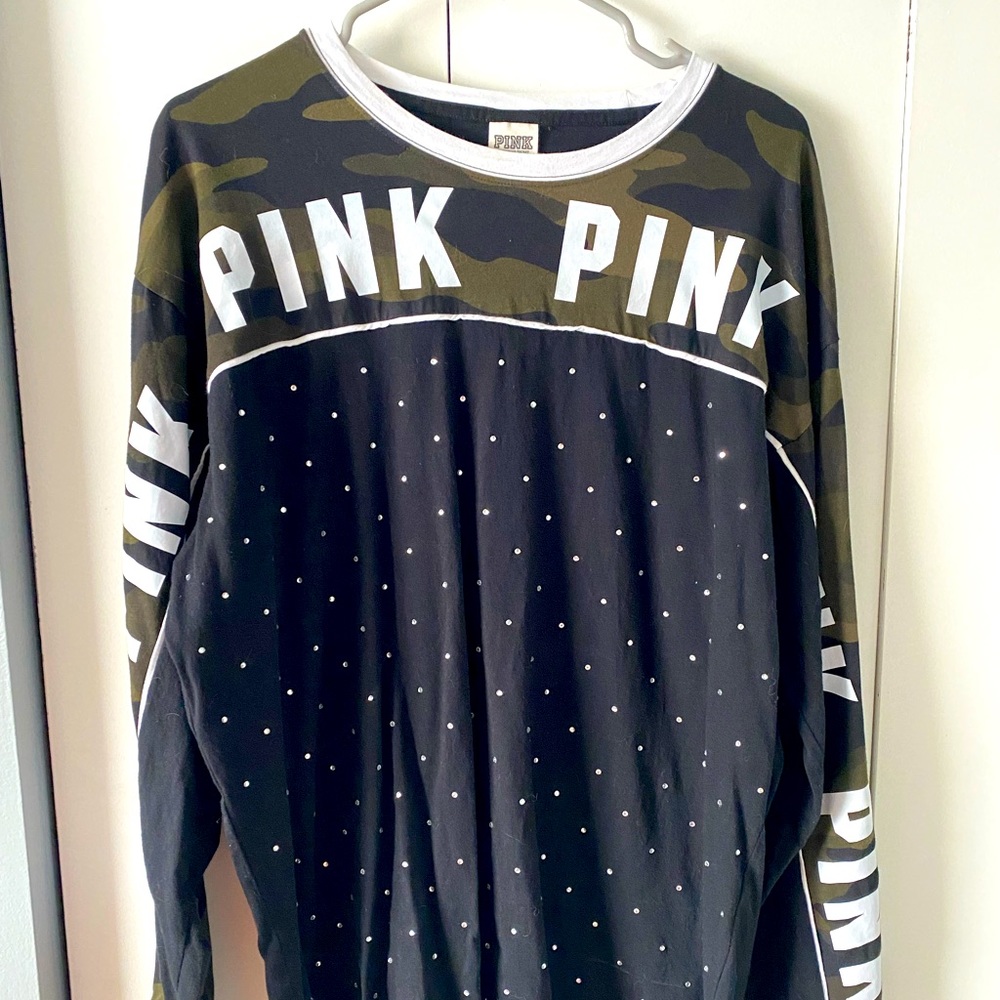 PINK VS Long-sleeve bling top